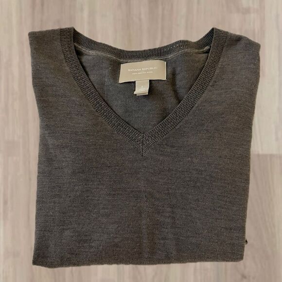 Banana Republic 100% Merino Wool V Neck Sweater
